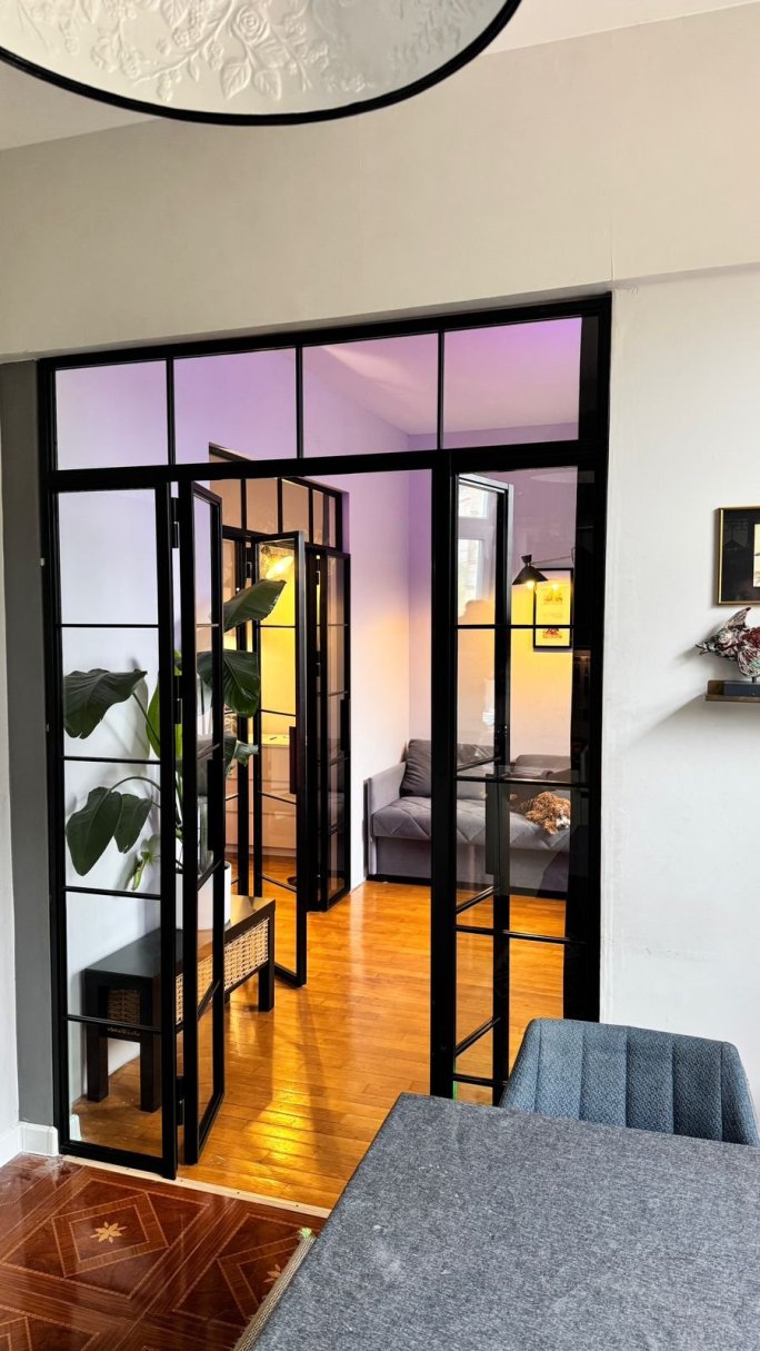 Распашные перегородки в тонком профиле  для современного интерьера