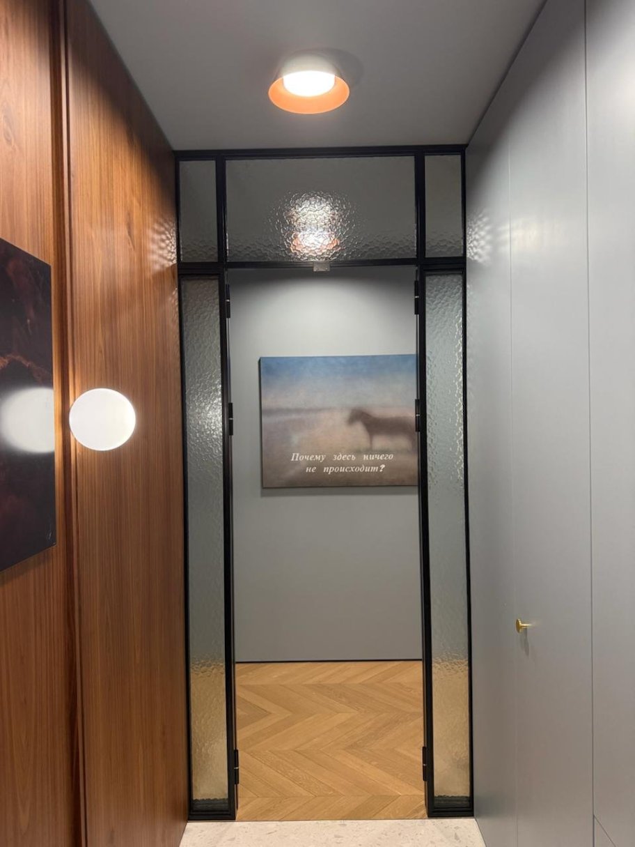 Распашная перегородка со стеклом 