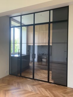 Межкомнатная распашная перегородка с тонкими перемычками на заказ.
