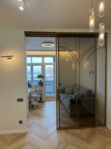 раздвижная перегородка с арочным элементом