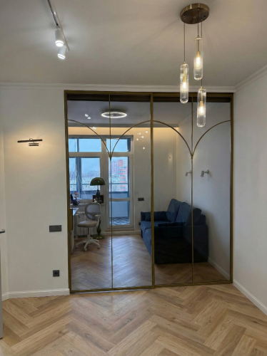 раздвижная перегородка с арочным элементом