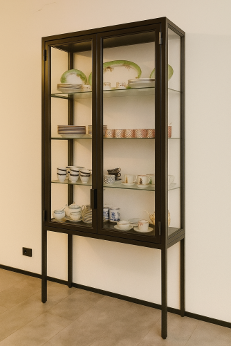 Шкаф лофт из металла и стекла для хранения посуды