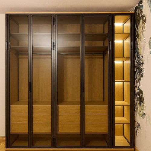 Гардеробный шкаф с выдвижными ящиками