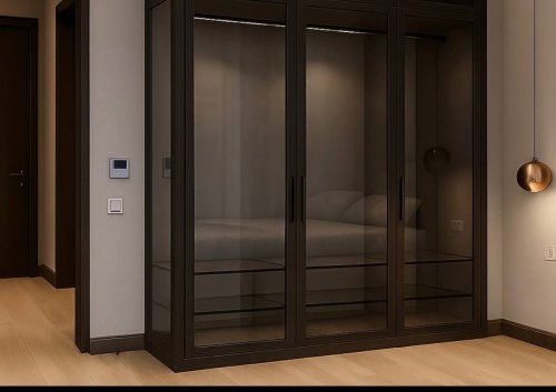 Гардеробный шкаф с стеклянными полками