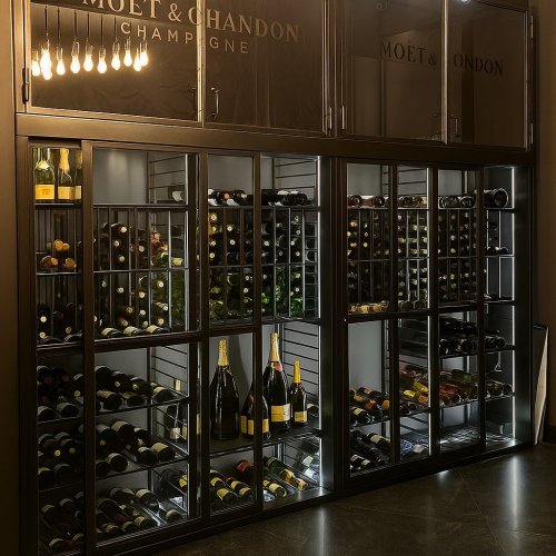 Винный шкаф, сделаный на заказ из металла, обработанный матовым лаком