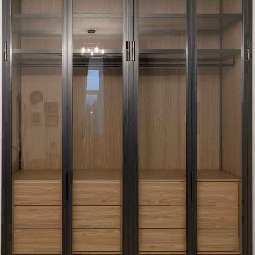 Гардеробный шкаф с выдвижными ящиками