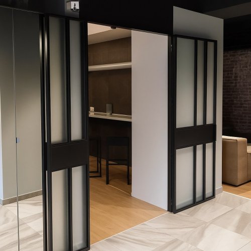 Распашная перегородка в офис