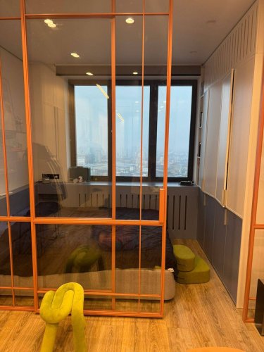 Цветная раздвижная перегородка