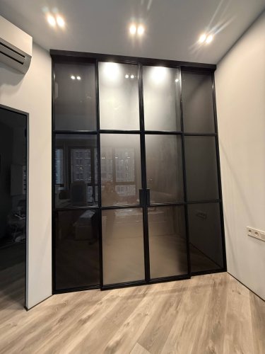 раздвижная перегородка в гардеробную комнату