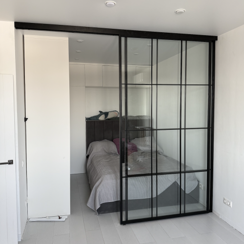 Раздвижная перегородка с тонкими перемычками