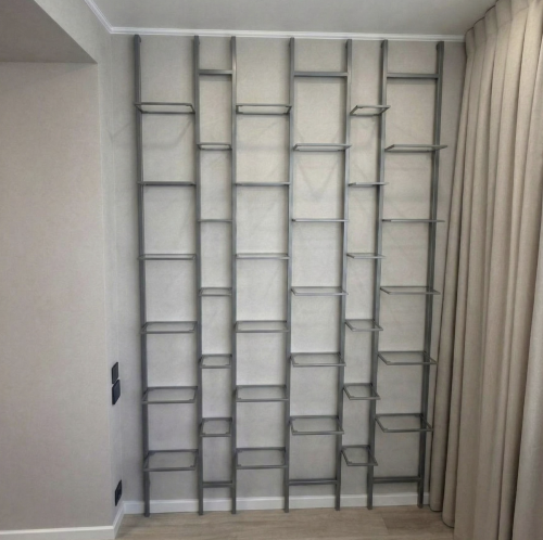 Стеллаж из металла со стеклянными полками