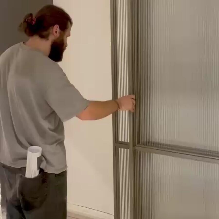 Каскадная перегородка с рифлёным стеклом