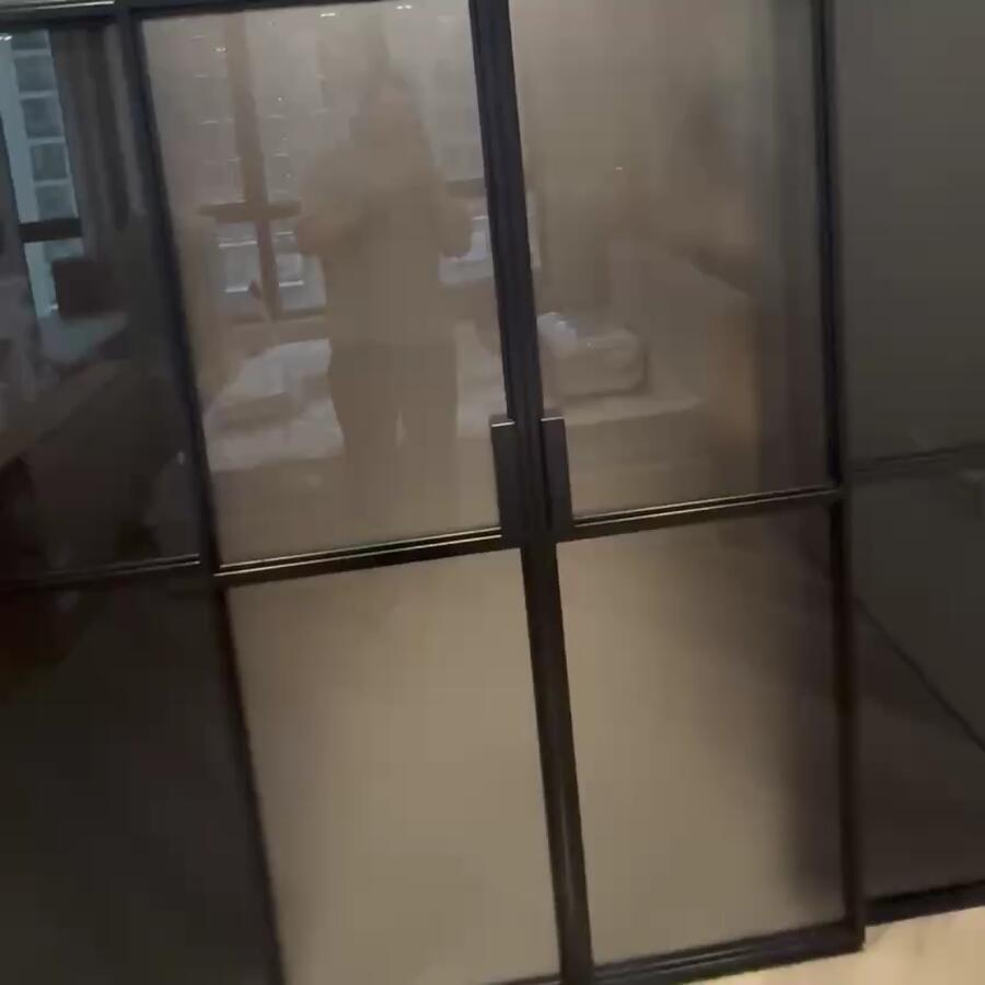 раздвижная перегородка в гардеробную комнату